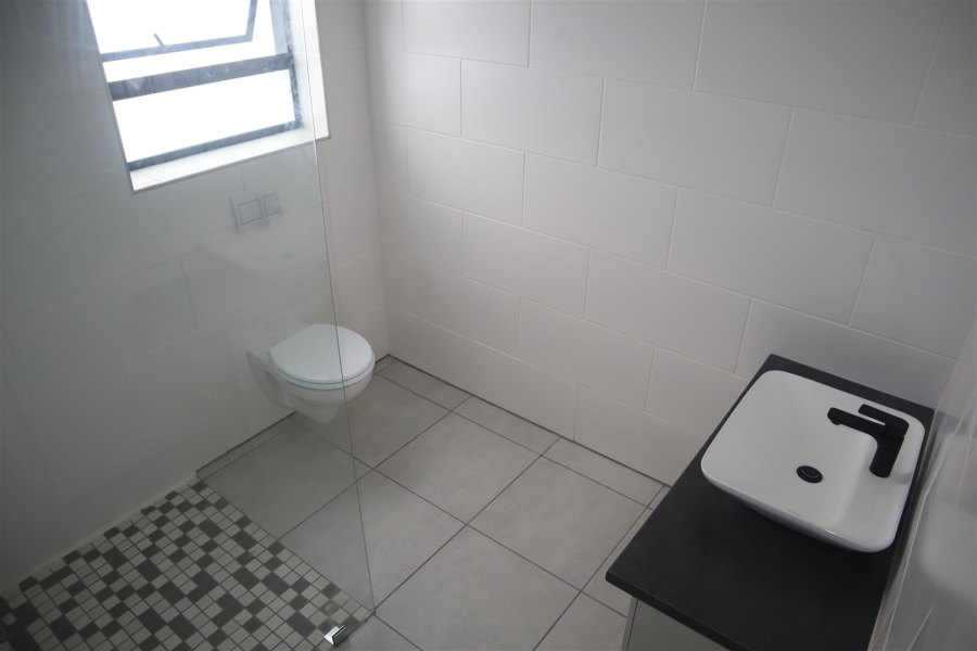 5 Bedroom Property for Sale in Wavecrest Eastern Cape